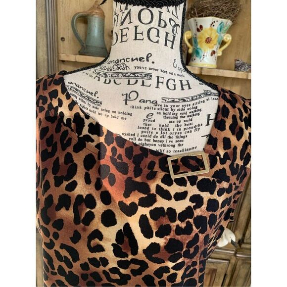 Ann Klein Chetah Print Sleeveless Top - Picture 5 of 5